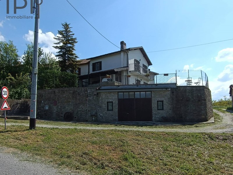 Villa in Vendita a Piana Crixia, zona Villa, 150'000€, 135 m²