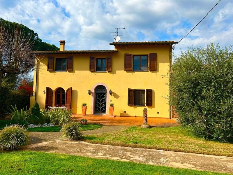 Casale in Vendita a Santa Croce sull'Arno, zona Staffoli, 780'000€, 310 m², arredato, con Box