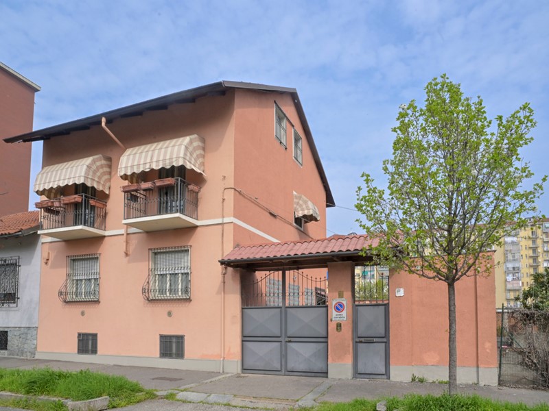 Casa Indipendente in Vendita a Torino, 480'000€, 300 m², con Box