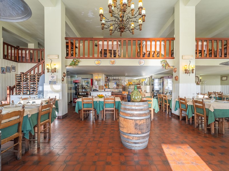 Immobile commerciale in Vendita a Nemi, 675'000€, 300 m²
