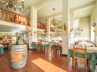 Immobile commerciale in Vendita a Nemi, 675'000€, 300 m²