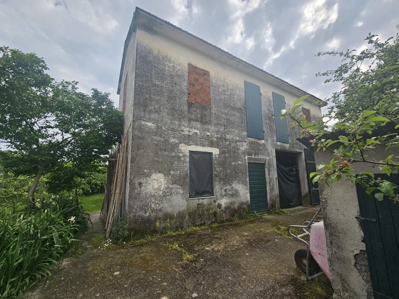 Casa Indipendente in Vendita a Ameglia, 105'000&euro;, 132 m²