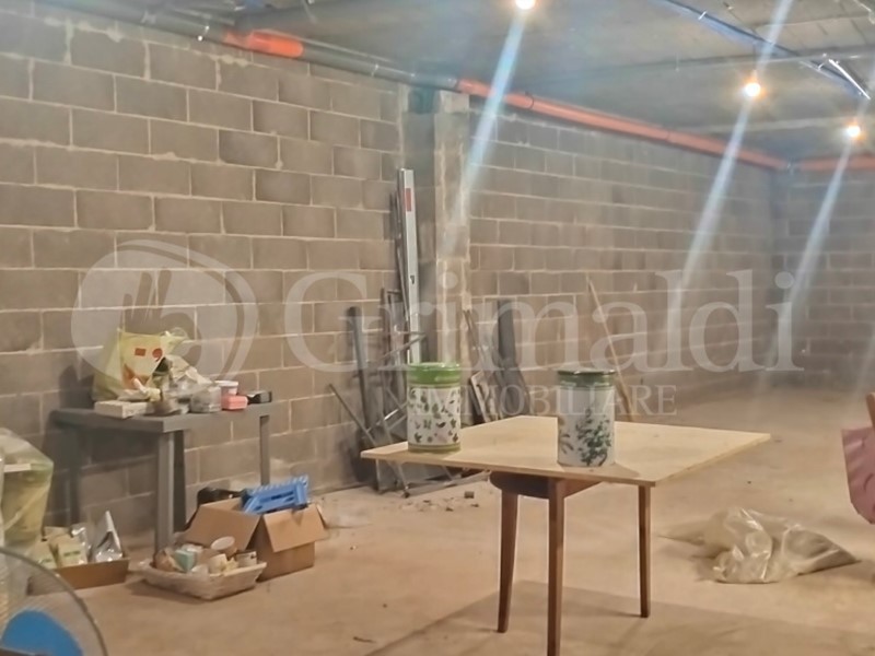 Capannone in Affitto a Nettuno, 500€, 100 m²