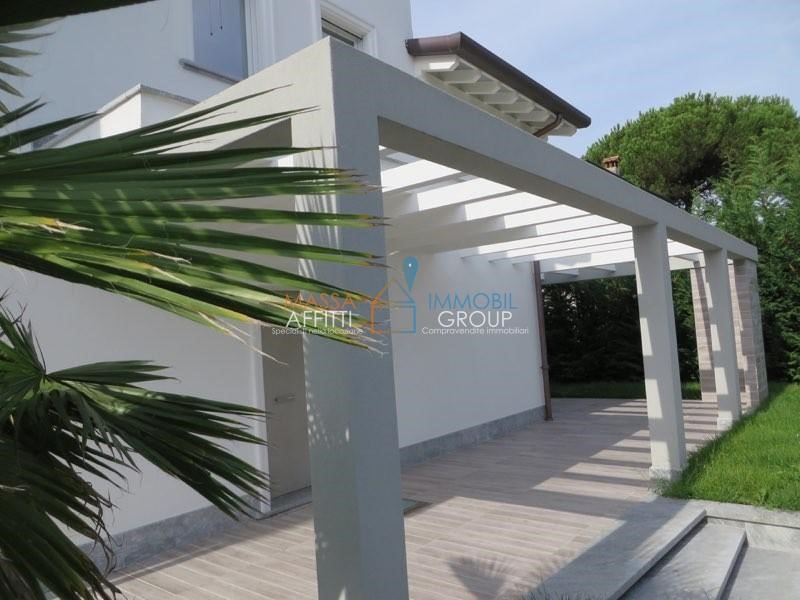 Casa Indipendente in Vendita a Montignoso, zona Cinquale, 820'000&euro;, 240 m²