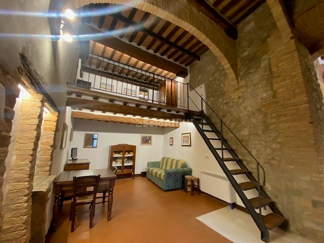 Appartamento in Affitto a Siena, zona Monteliscai, 950€, 150 m², arredato