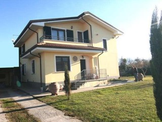 Casa Indipendente in Vendita a Carrara, zona Marina di Carrara, 660'000€, 160 m², arredato