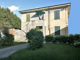 Casa Semi Indipendente in Vendita a Carrara, zona Avenza, 215'000€, 120 m²