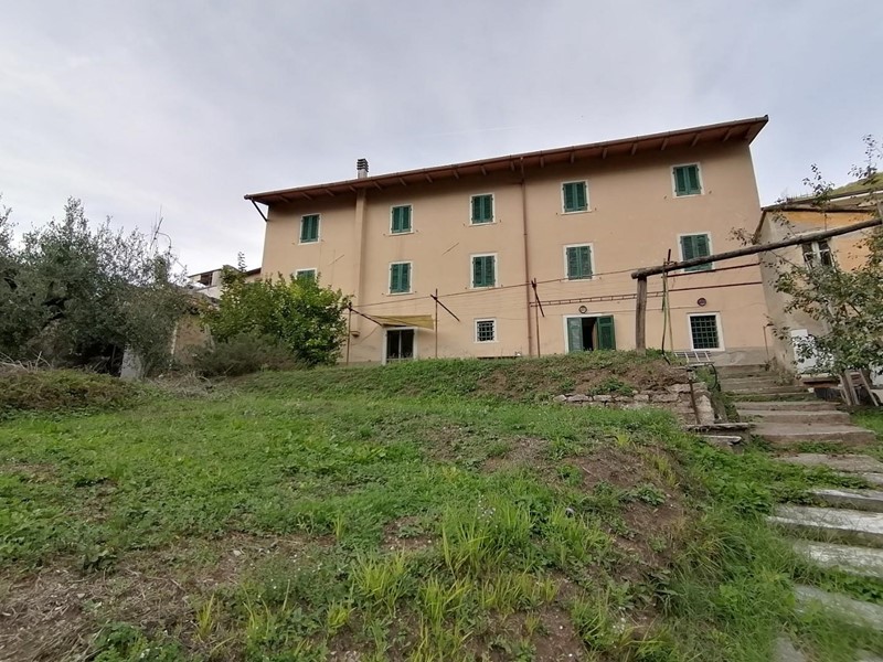 Casale in Vendita a Carrara, zona Gragnana, 250'000€, 230 m²
