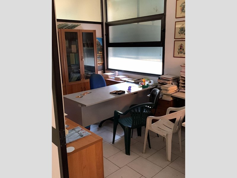 Immobile commerciale in Vendita a Pontedera, 229'000€, 230 m²