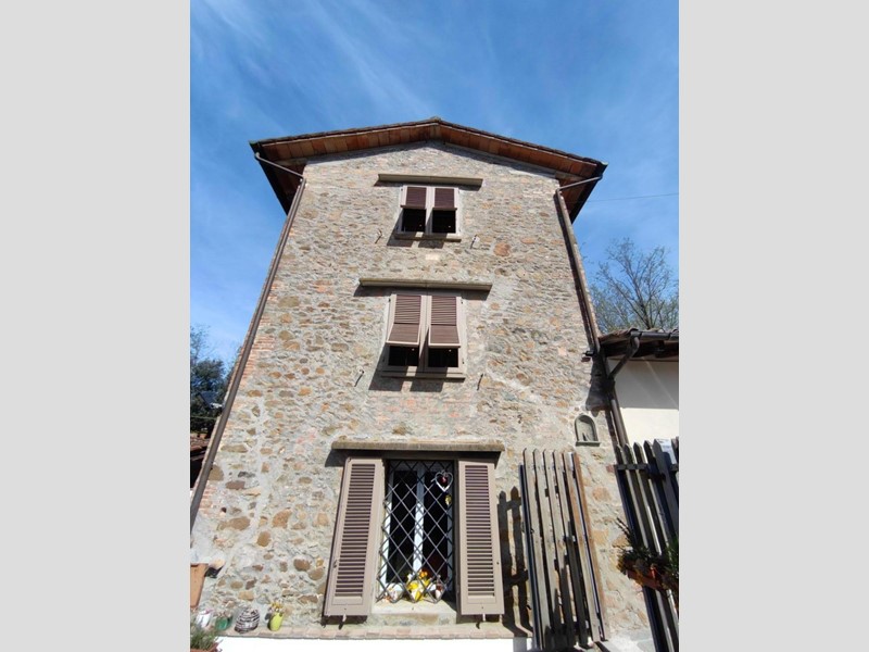 Casa Indipendente in Vendita a Vinci, 250'000€, 150 m², con Box