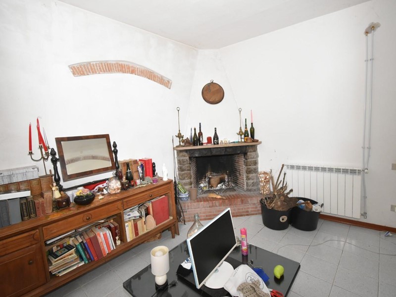 Villa in Vendita a Vecchiano, zona Avane, 450'000€, 350 m², con Box