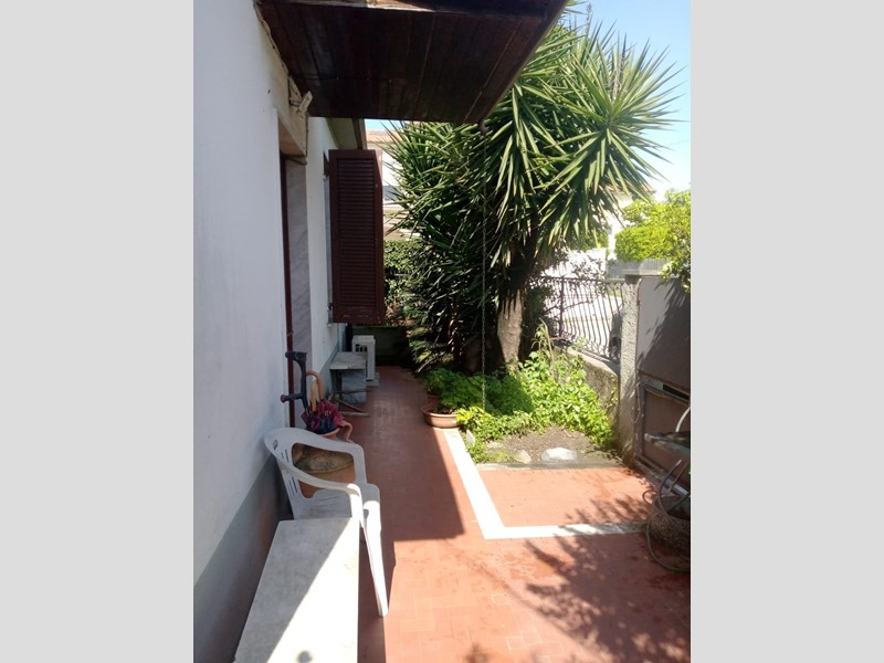 Villa bifamiliare in Vendita a Carrara, zona Nazzano, 250'000€, 130 m², arredato