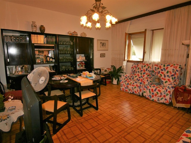 Appartamento in Vendita a Carrara, zona Avenza, 160'000€, 110 m², arredato