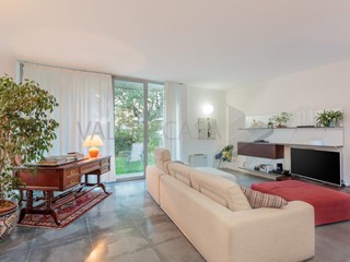 Villa in Vendita a Carrara, zona Fossone, 690'000€, 300 m², arredato, con Box