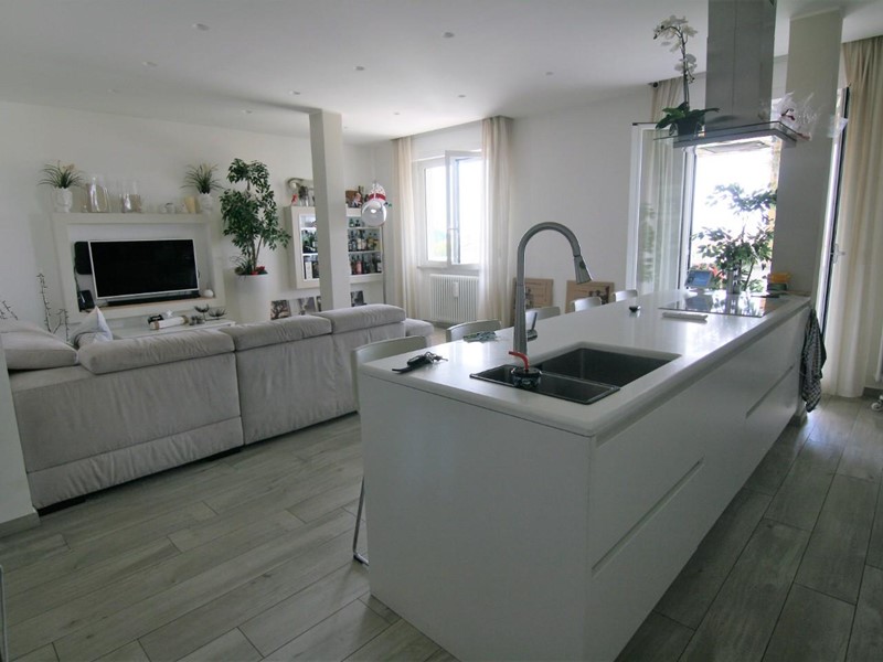 Attico in Vendita a Carrara, zona Sant'Antonio, 320'000€, 120 m², arredato