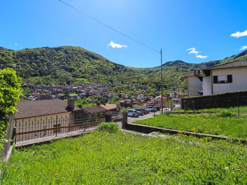 Casa Indipendente in Vendita a Schignano, 58'000&euro;, 120 m²