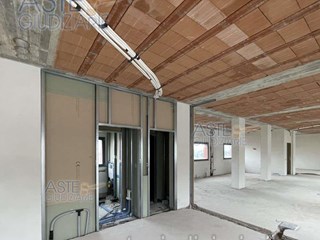 Ufficio in Vendita a Rimini, 173'400€, 239 m²