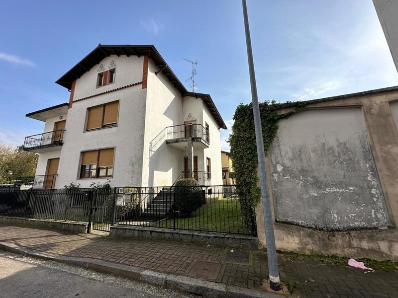 Appartamento in Vendita a Vercelli, 150'000€, 150 m², con Box