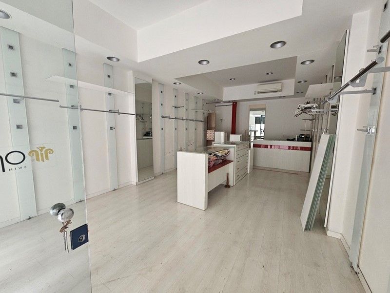 Immobile commerciale in Vendita a Sarzana, 85'000&euro;, 40 m²