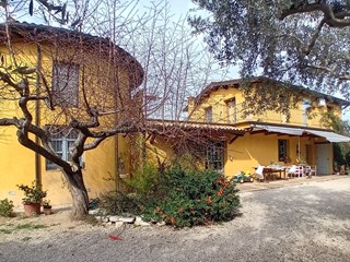 Villa in Vendita a Manoppello, 650'000€, 320 m², con Box