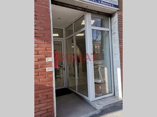 Capannone in Vendita a La Spezia, zona Periferia Nord Ovest, 110'000€, 100 m²