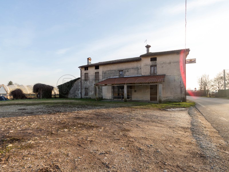 Casa Indipendente in Vendita a Breganze, 200'000€, 365 m², con Box