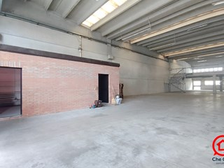 Capannone in Vendita a Cesena, zona Centrale, 399'000€, 720 m²