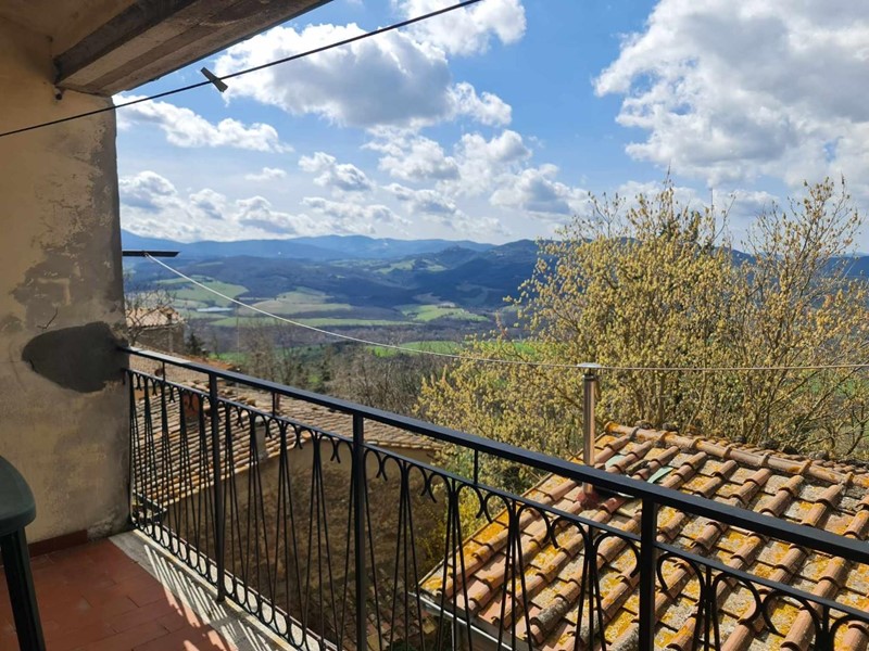 Appartamento in Vendita a Casole d'Elsa, zona Monteguidi, 99'000€, 160 m², con Box