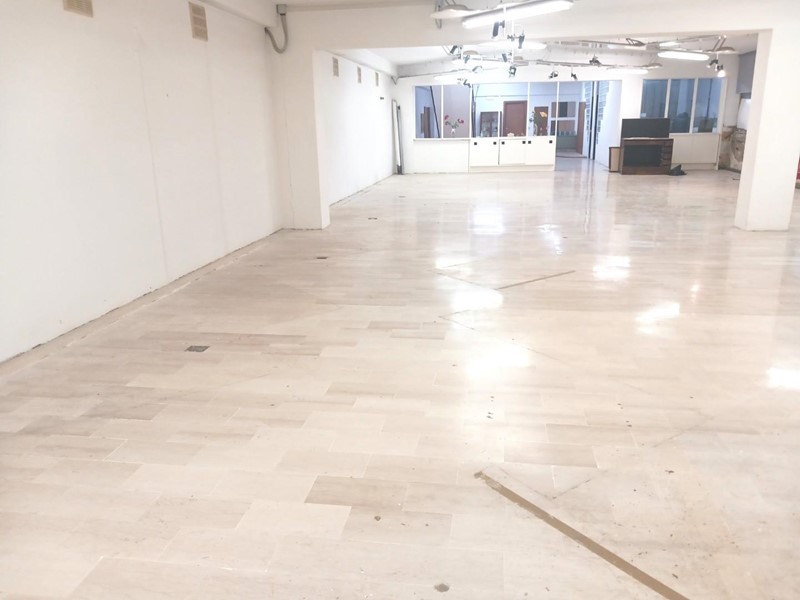 Immobile commerciale in Affitto a Cascina, 2'000€, 340 m²