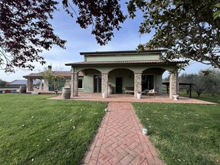 Villa in Vendita a San Vincenzo, 1'350'000€, 200 m², arredato