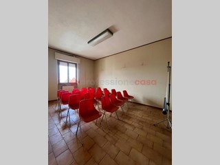 Ufficio in Affitto a Arezzo, 1'100€, 150 m²