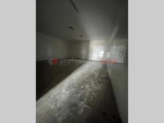 Negozio in Affitto a Arezzo, 4'500€, 550 m²