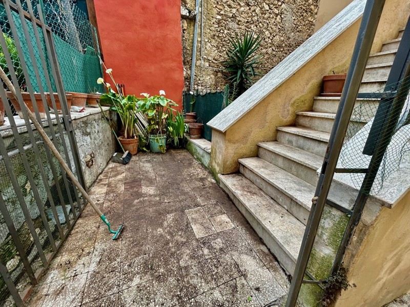 Appartamento in Vendita a Marcellina, 79'000&euro;, 195 m²