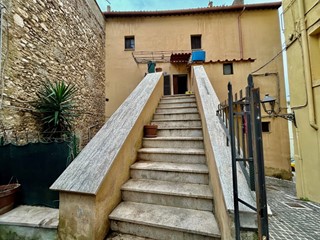 Appartamento in Vendita a Marcellina, 79'000€, 195 m²