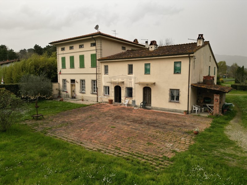 Villa in Vendita a Porcari, zona Est, 1'600'000€, 700 m²
