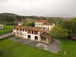 Villa in Vendita a Porcari, zona Est, 1'600'000€, 700 m²
