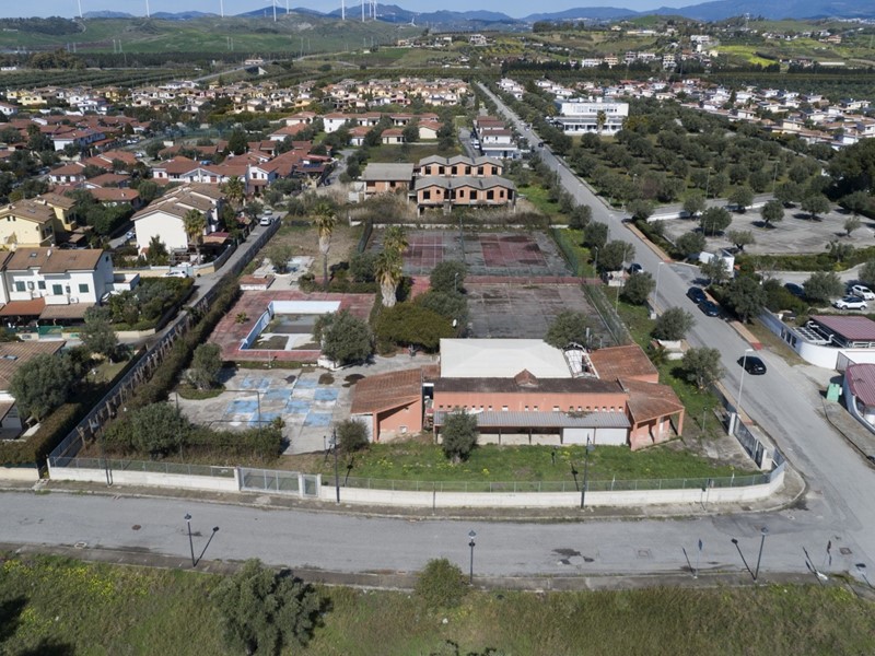 Capannone in Vendita a Simeri Crichi, zona Simeri Mare, 650'000€, 6800 m²