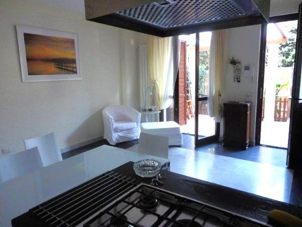 Villetta a schiera in Vendita a Seravezza, zona Querceta, 380'000&euro;, 120 m², arredato