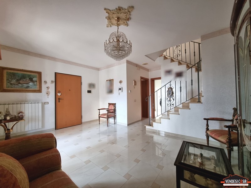 Casa Indipendente in Vendita a Adelfia, 225'000€, 147 m²