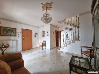 Casa Indipendente in Vendita a Adelfia, 225'000€, 147 m²