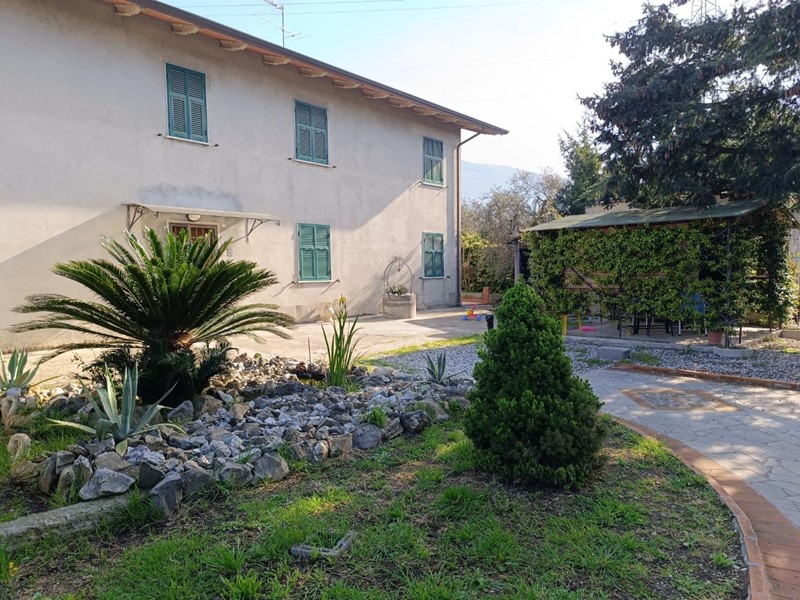 Casa Semi Indipendente in Vendita a Castelnuovo Magra, zona Colombiera, 330'000€, 200 m², arredato