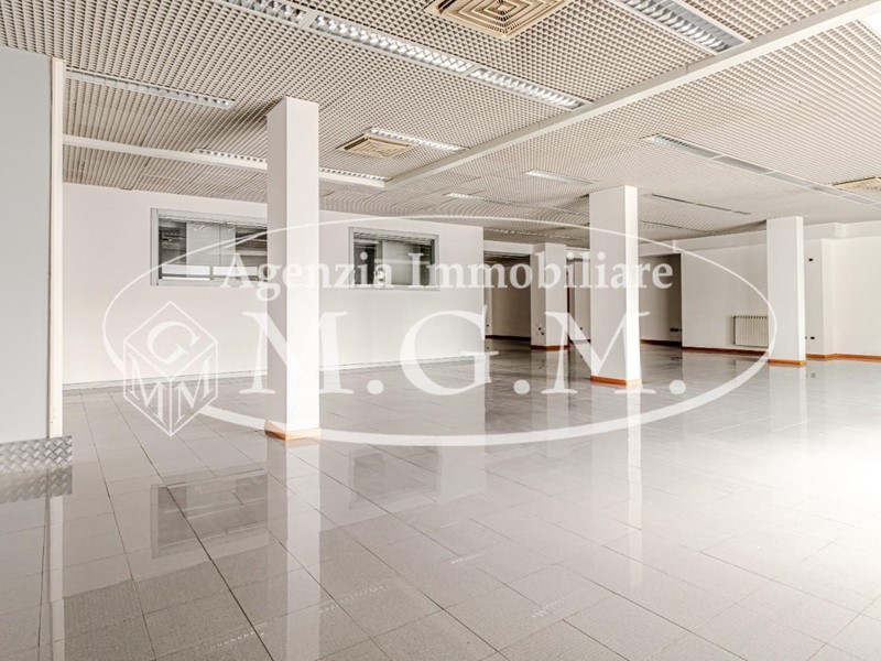 Ufficio in Vendita a Santa Croce sull'Arno, 230'000€, 400 m²