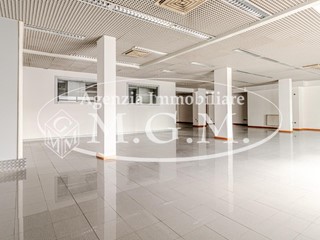 Ufficio in Vendita a Santa Croce sull'Arno, 230'000€, 400 m²