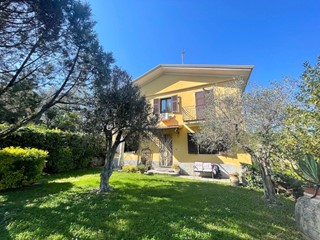 Villa in Vendita a Arcola, 360'000€, 210 m², arredato