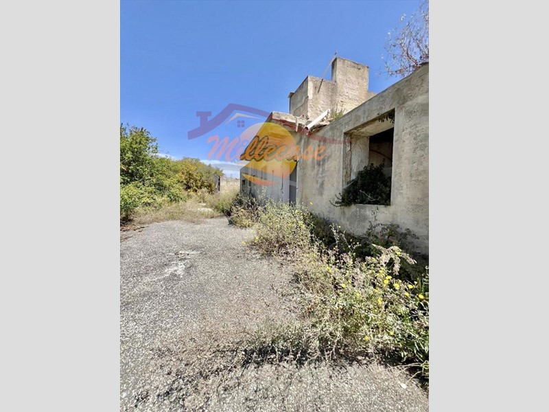 Casa Indipendente in Vendita a Siracusa, zona Floridia, 810'000&euro;, 1100 m²