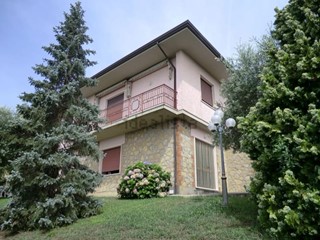 Villa in Vendita a Massarosa, 430'000€, 200 m²