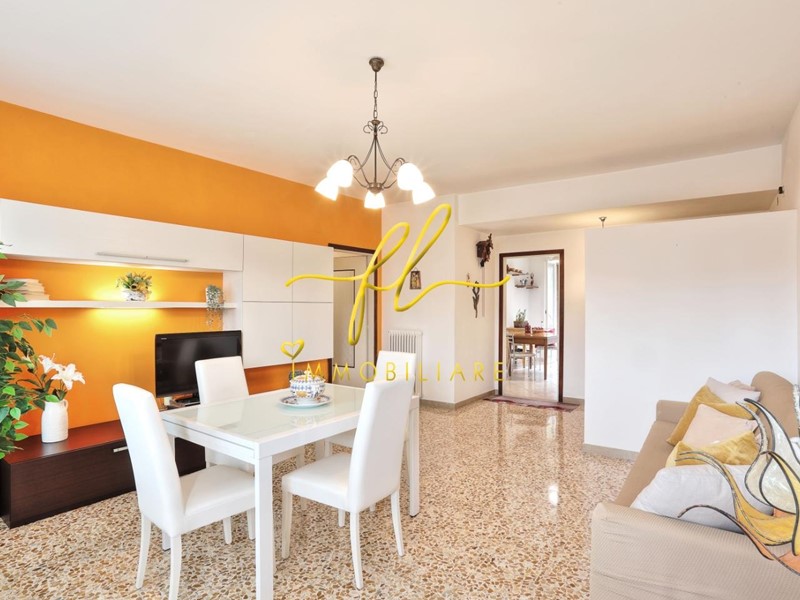 Appartamento in Vendita a Volterra, 175'000€, 123 m², arredato, con Box