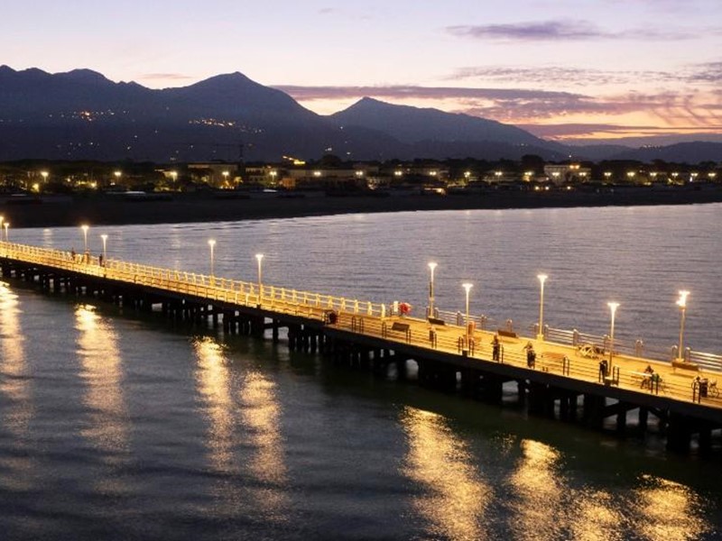 Attività commerciale in Vendita a Pietrasanta, zona Marina di Pietrasanta, 2'600'000€, 2000 m²