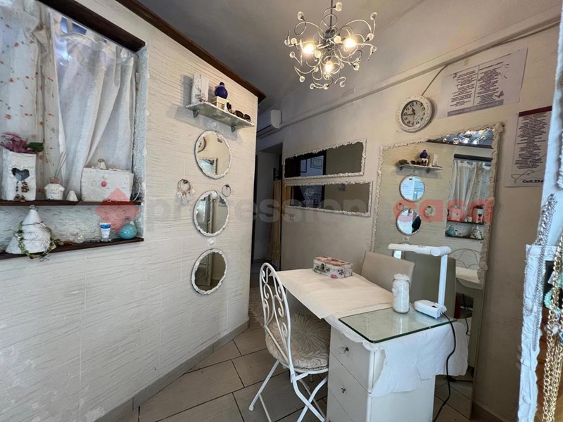 Attività commerciale in Affitto a Pozzuoli, 1'100€, 40 m²