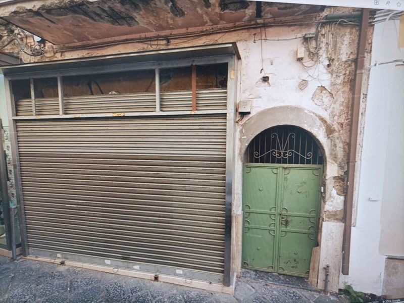 Negozio in Affitto a Aversa, 600&euro;, 80 m²